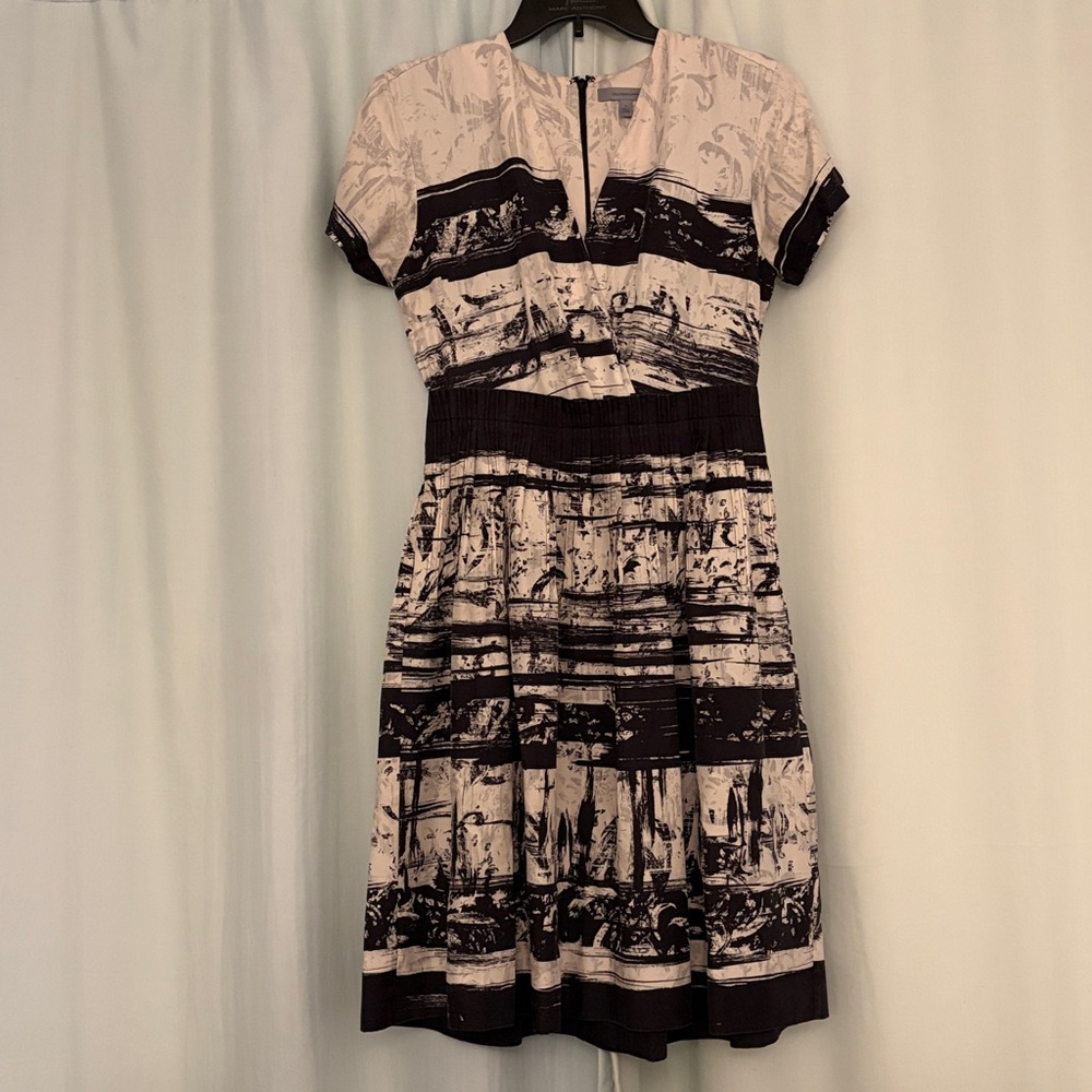 Classique Entier Women’s chic retro artsy short‎ sleeve silk dress, size 4